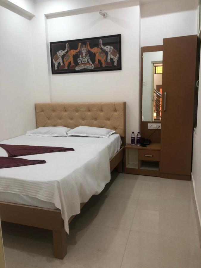Purple Lotus Hotel Váránaszi Kültér fotó